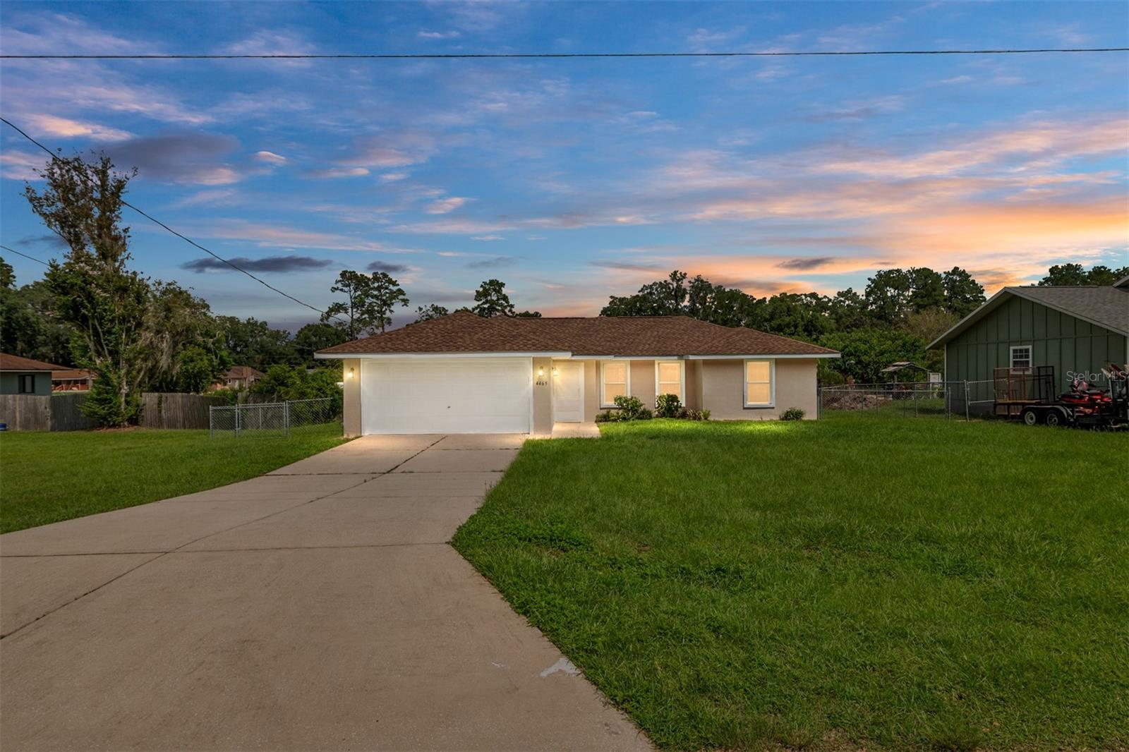 BORDERING OAKS - Residential Lease
