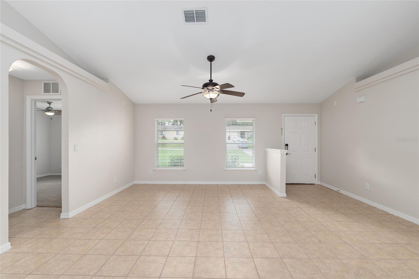 BORDERING OAKS - Residential Lease