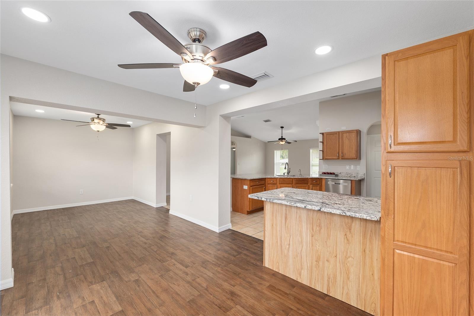 BORDERING OAKS - Residential Lease