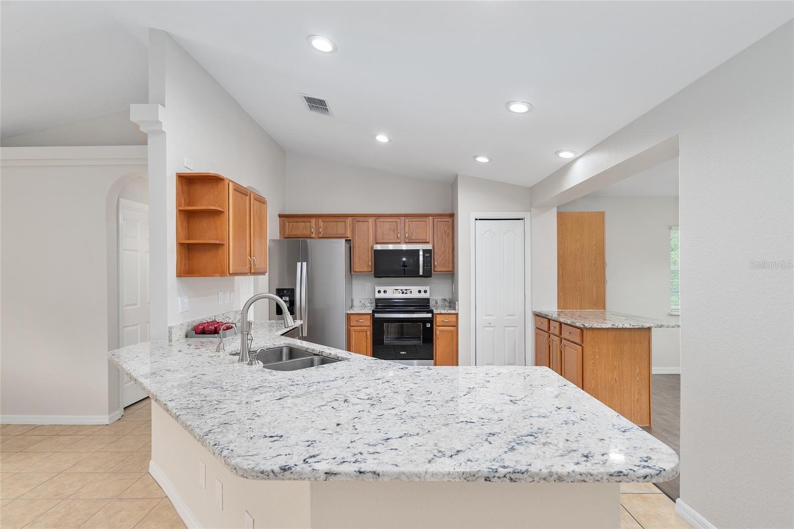 BORDERING OAKS - Residential Lease