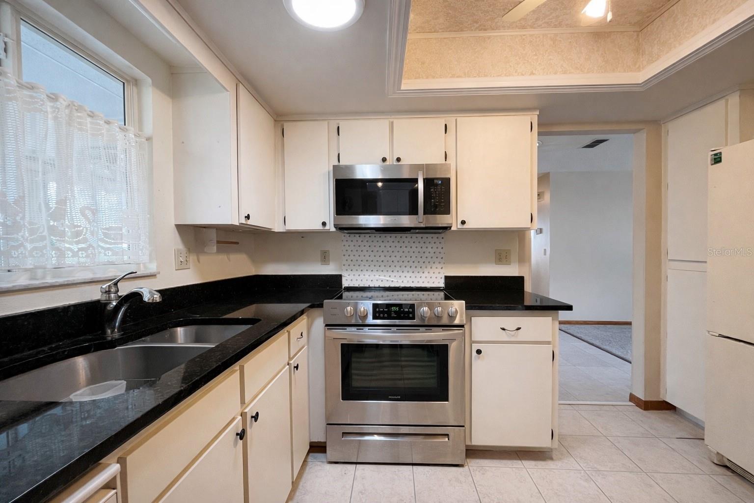 PALM CAY - Residential