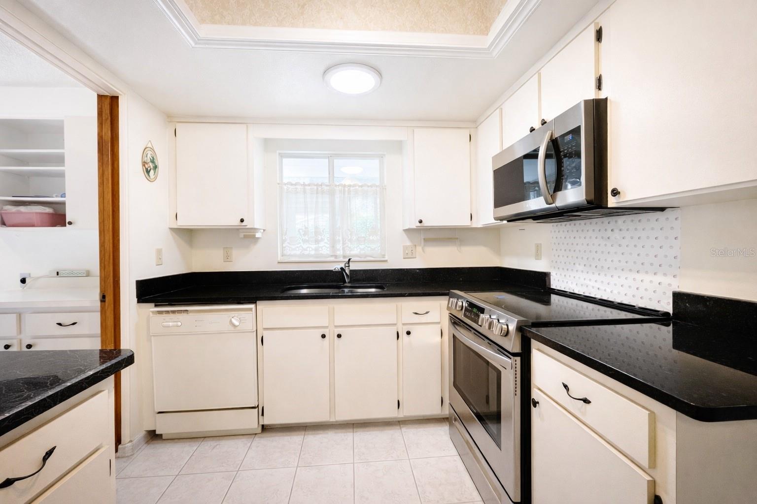 PALM CAY - Residential