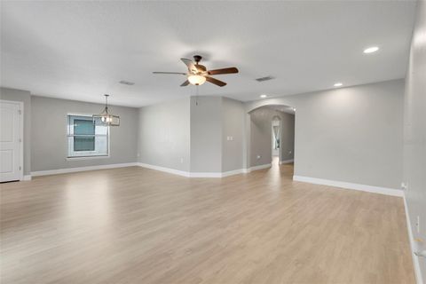 Tiny photo for 910 Aspen View Circle, Groveland, FL 34736 (MLS # O6395279)