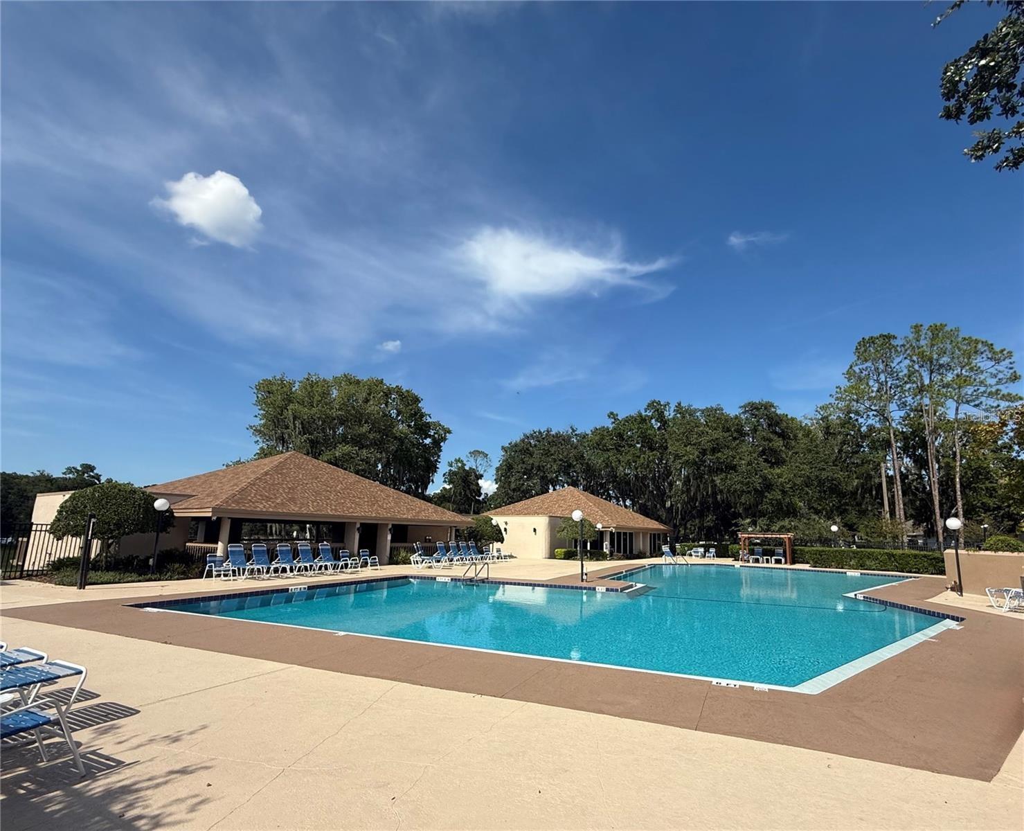 MAGNOLIA GARDEN VILLAS OR 1412/521 - Residential