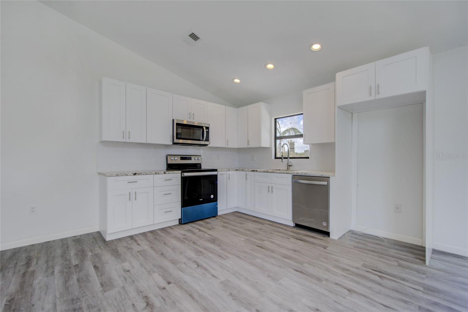 CENTRE LAKE - Residential