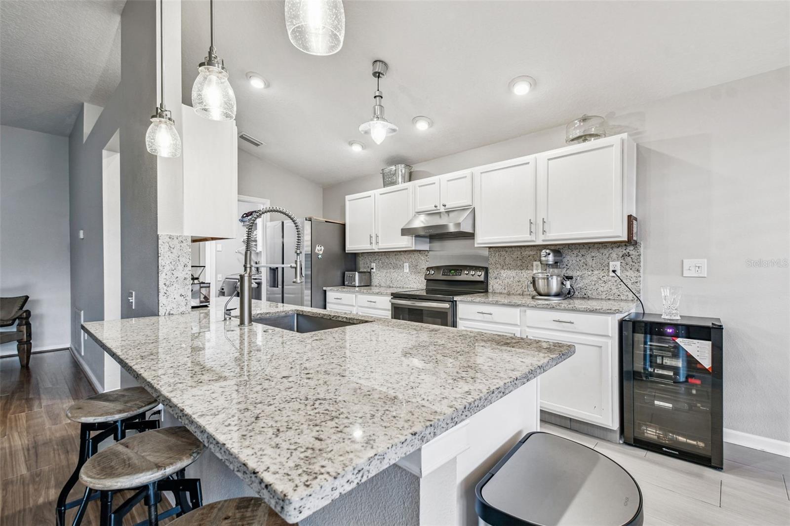 LEXINGTON OAKS VILLAGE 32A 33 - Residential Lease