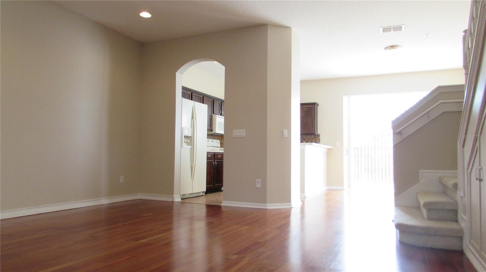 9434 SILVER BUTTONWOOD STREET