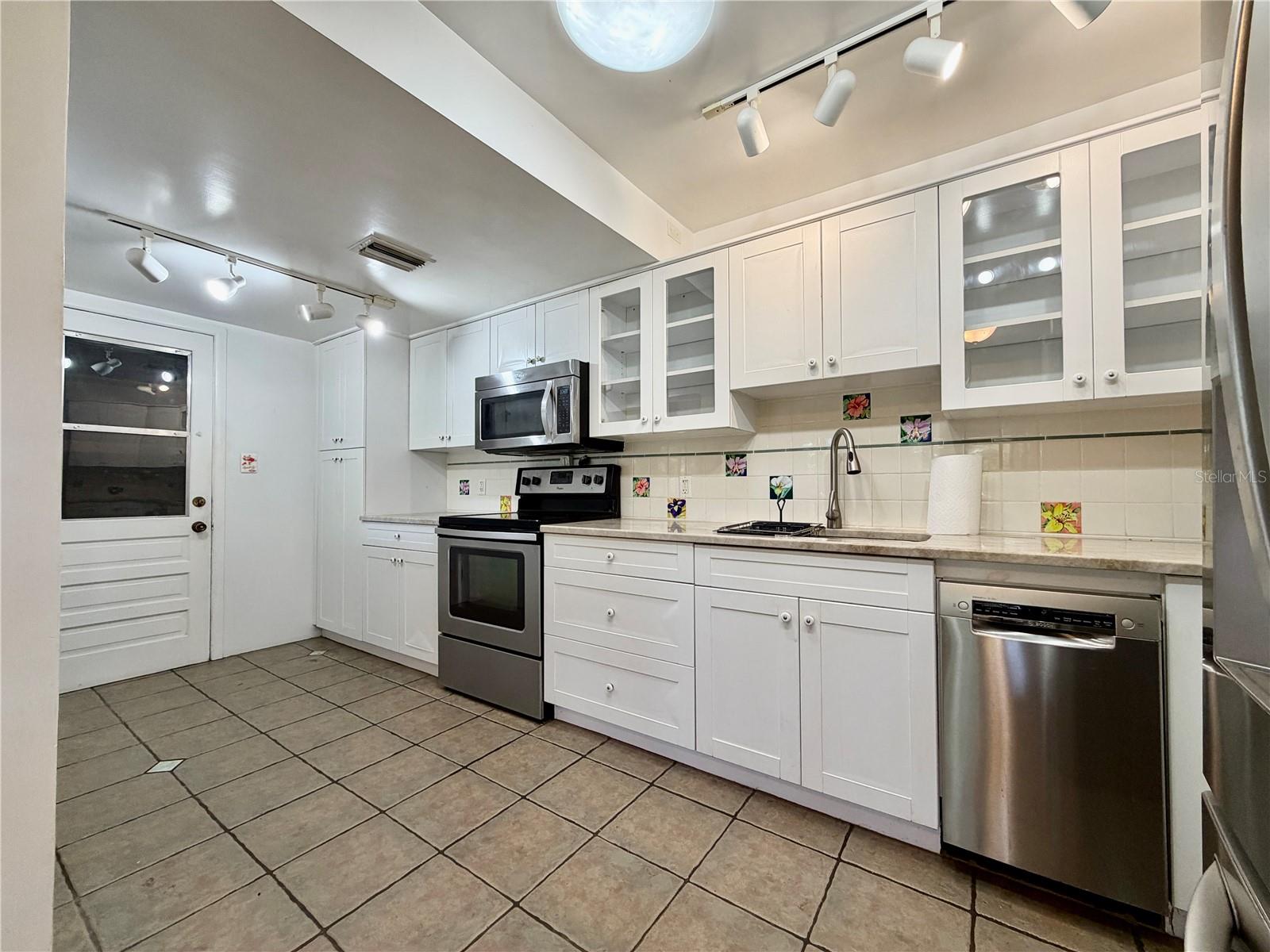 CHASE & HOWARDS SUB REV - Residential Lease