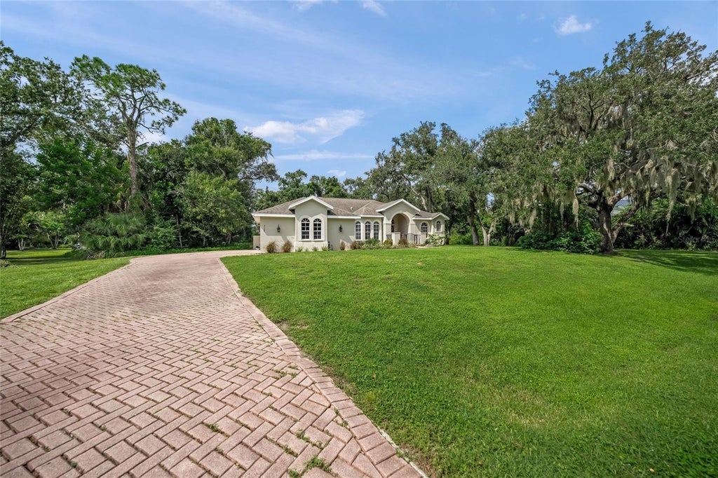 Photo of 4749 Acorn Circle, Sarasota, FL 34233 (MLS # A4708488)