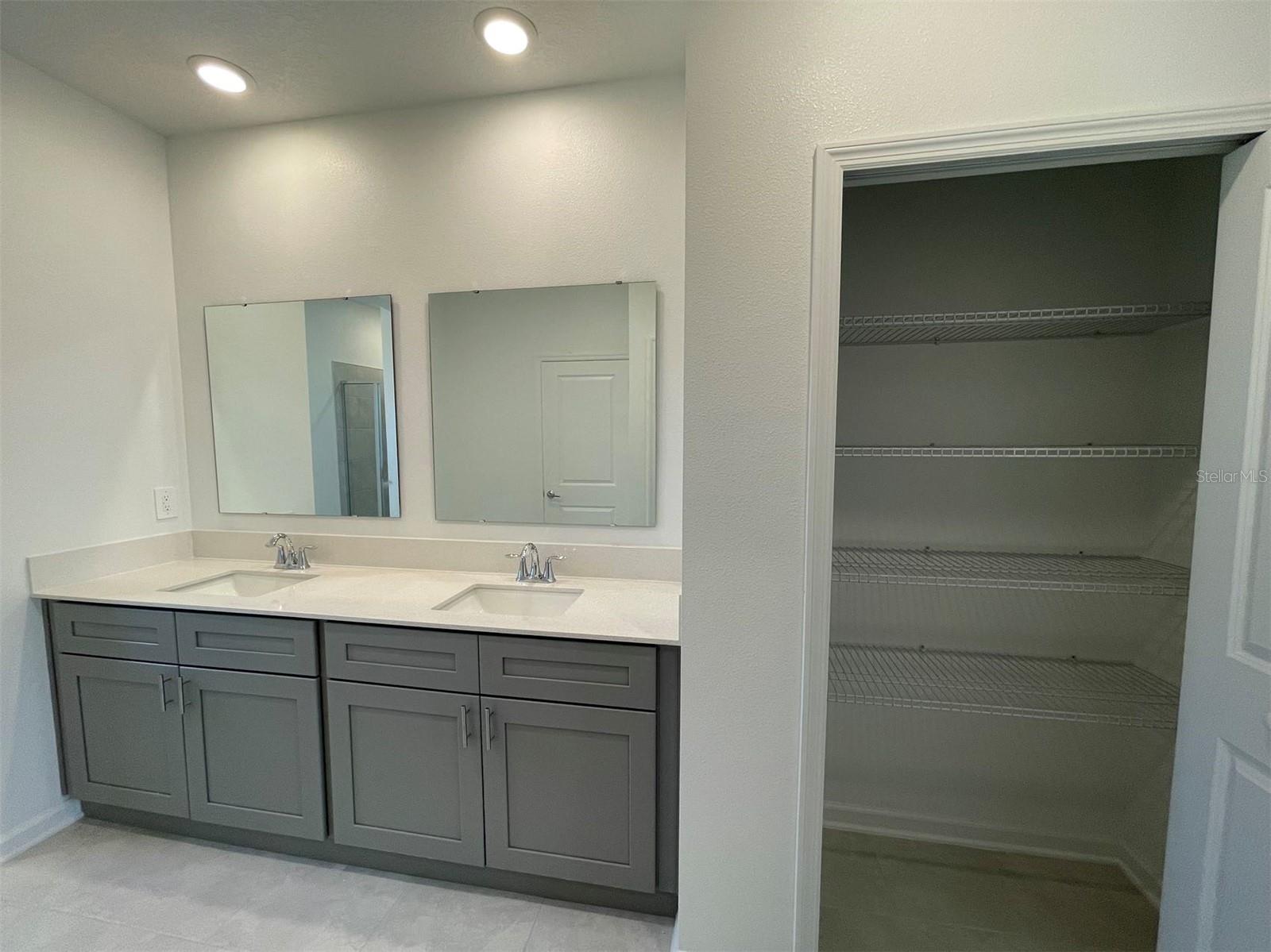 RHETTS RDG - Residential Lease