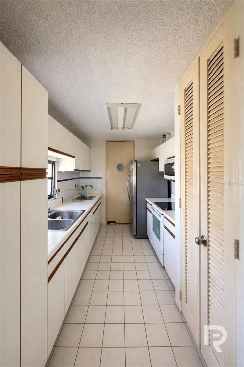 MIRAMAR ROYAL TOWERS - Residential