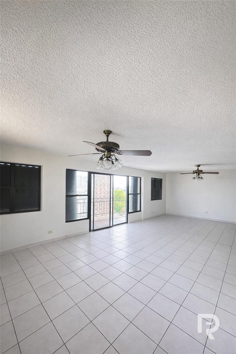 MIRAMAR ROYAL TOWERS - Residential