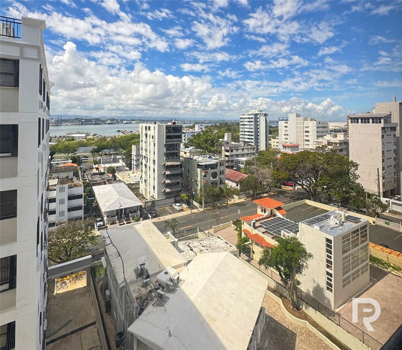 706 ROOSEVELT AV. PH-9 901N