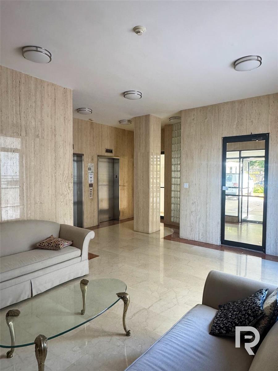 MIRAMAR ROYAL TOWERS - Residential