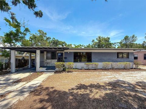922 ALCAZAR WAY S ST PETERSBURG FL 33705