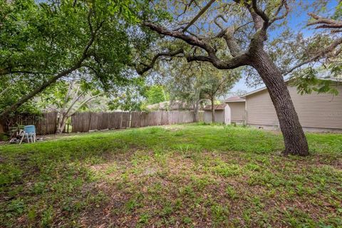 A home in LAKE WALES