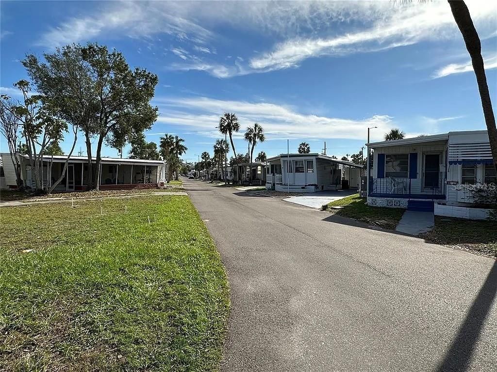 Photo of 4851 W Gandy Boulevard #B5L37, Tampa, FL 33611 (MLS # R4910455)