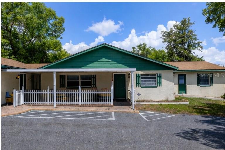 TOWN BELLEVIEW - Commercial Sale