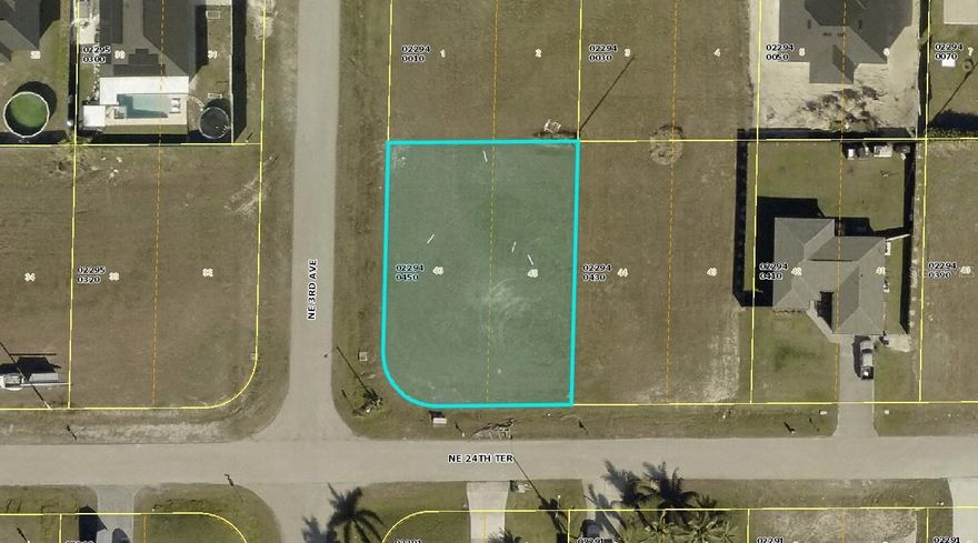 OVERSIZED CORNER LOT located in Cape Coral! NO HOA FEES & NO FLOOD REQUIRED! Perfect for building your dream home where you can live the South Florida Lifestyle. Need a builder? Let us introduce you to reputable builders! With convenient access to parks, schools, shopping, and dining. Enjoy nearby recreational spots like Seahawk Park, Coral Oaks Golf Course, Four Mile Cove Ecological Preserve & Sun Splash Water Park, plus easy access to boating and outdoor activities along the Caloosahatchee River, with a short drive to local award-winning beaches. Schedule your showing TODAY!