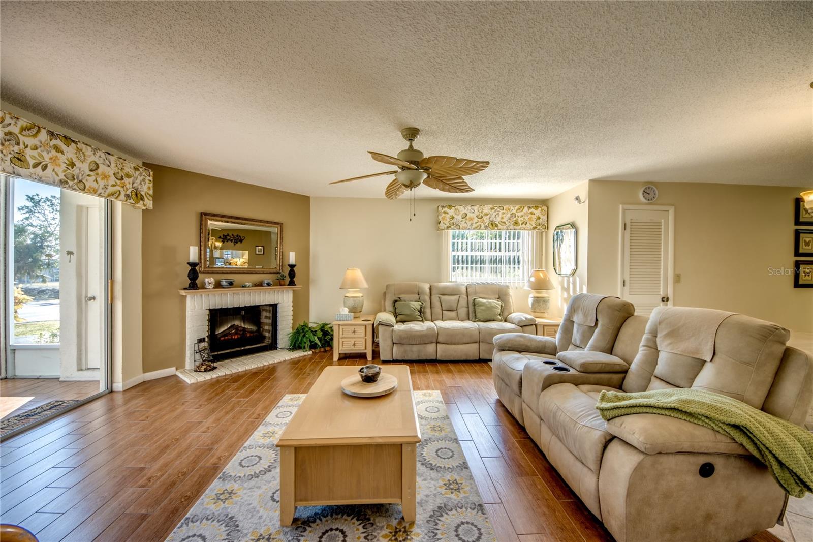 FOXMOOR CONDO - Residential