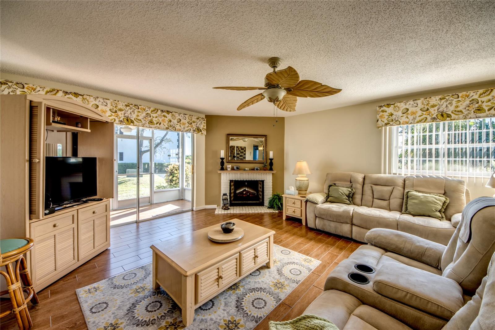 FOXMOOR CONDO - Residential