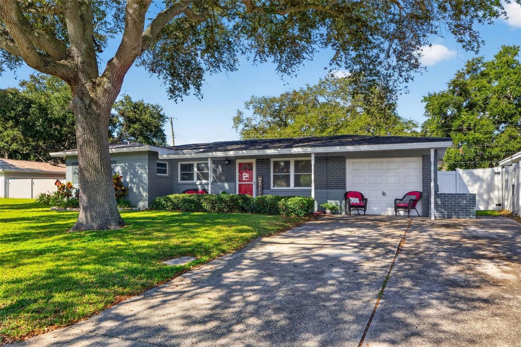 Photo of 11048 116th Street, Seminole, FL 33778 (MLS # TB8551372)
