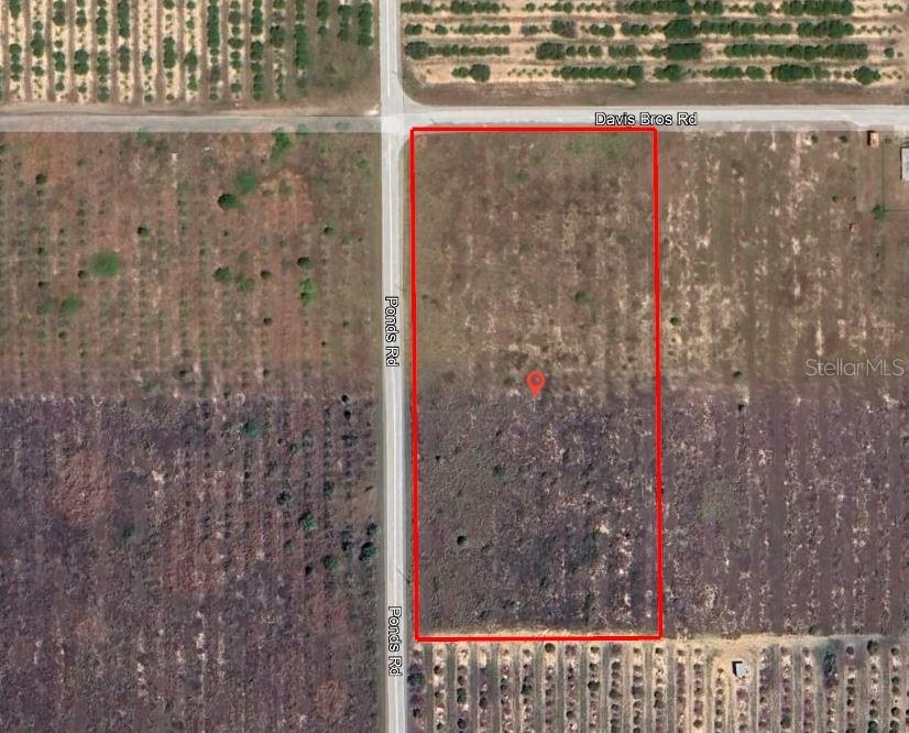 This secluded 4.58 acre lot is perfect for building your dream home and
putting up some privacy fences! You'll be minutes away from all of the
shopping, restaurants and schools that you need in this close knit
community with US 27 right outside its gates.