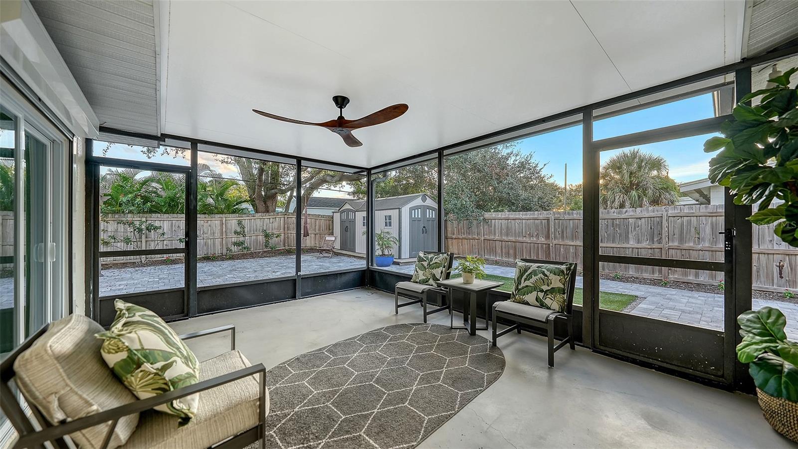 SOUTH GATE - Residential