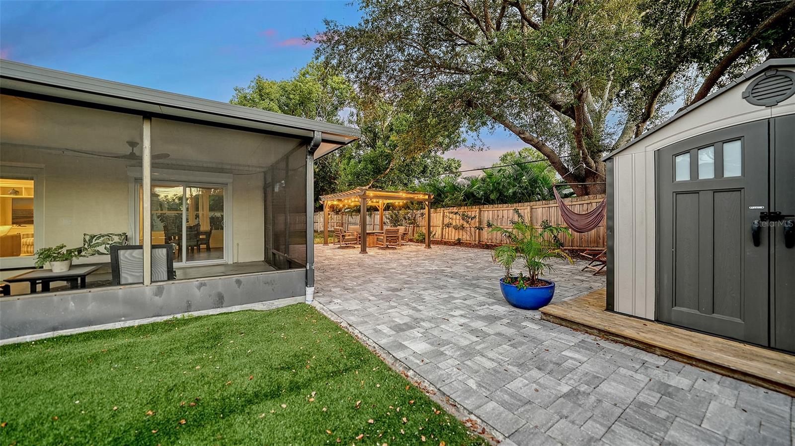 SOUTH GATE - Residential