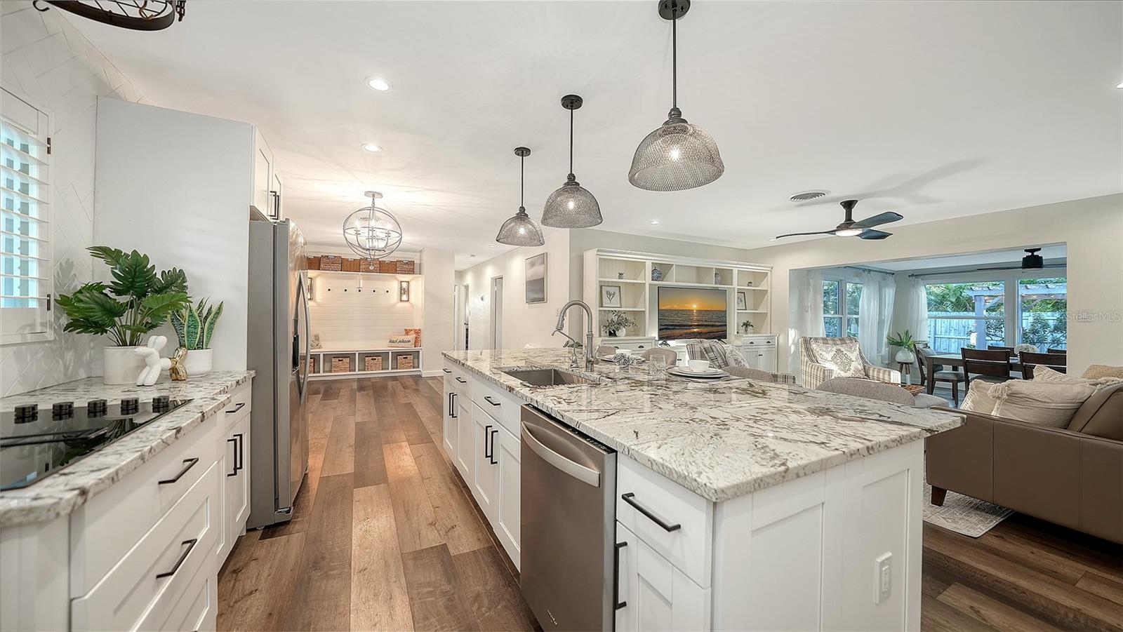 SOUTH GATE - Residential