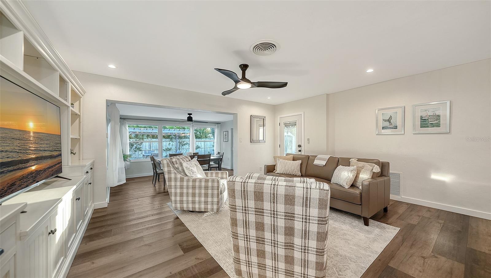 SOUTH GATE - Residential