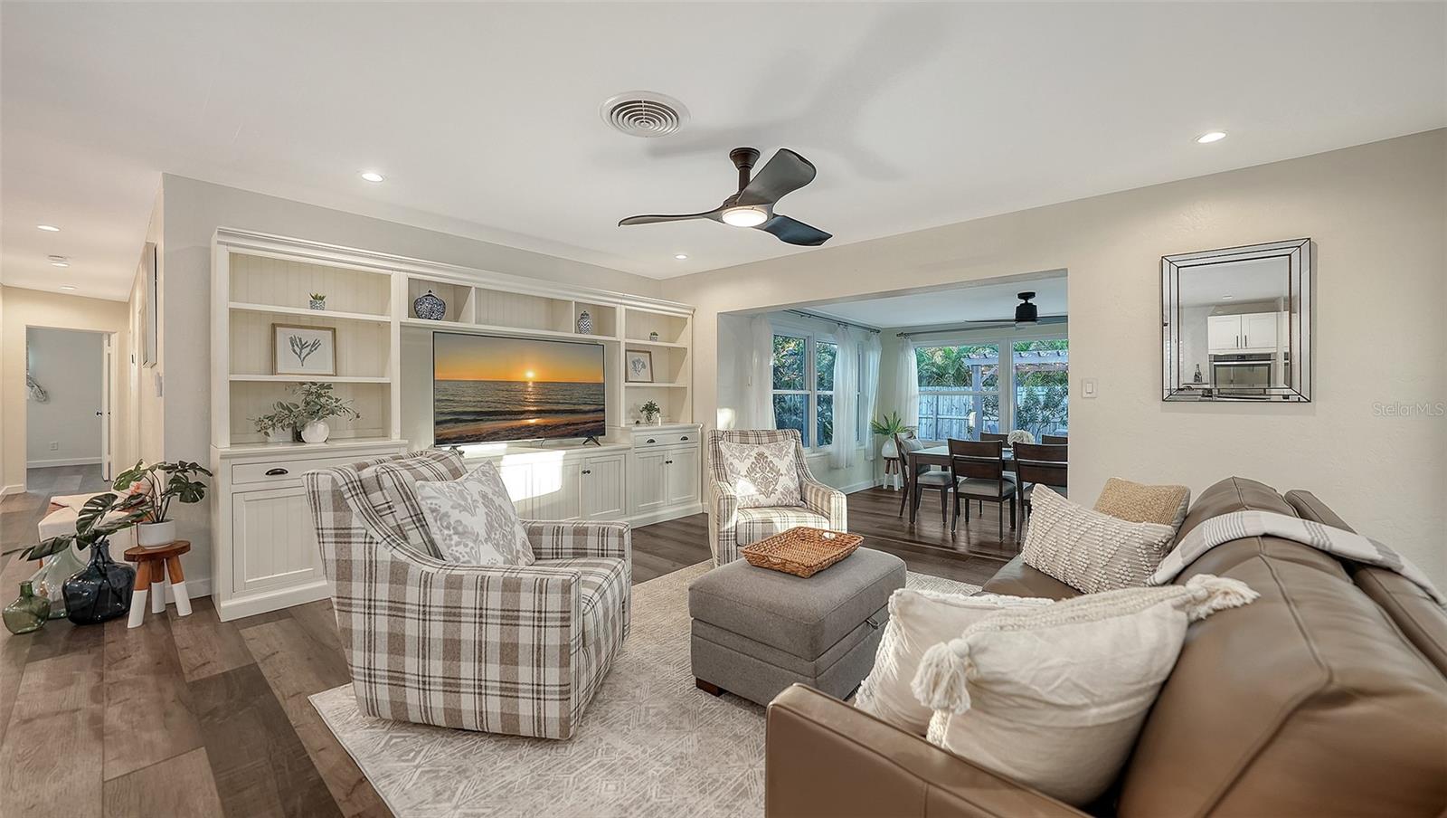 SOUTH GATE - Residential