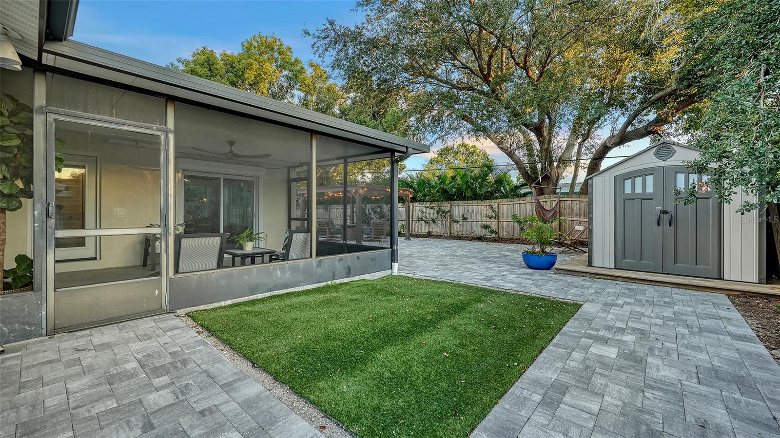 SOUTH GATE - Residential