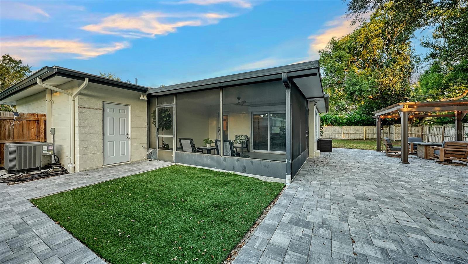 SOUTH GATE - Residential