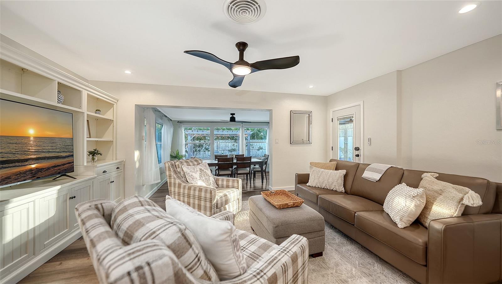 SOUTH GATE - Residential