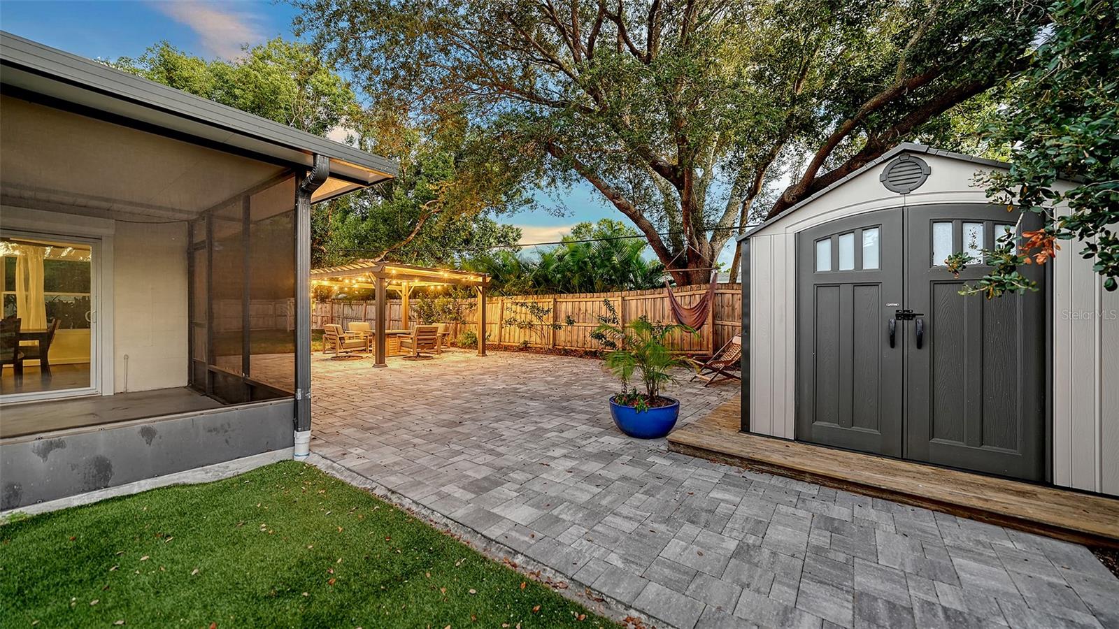 SOUTH GATE - Residential