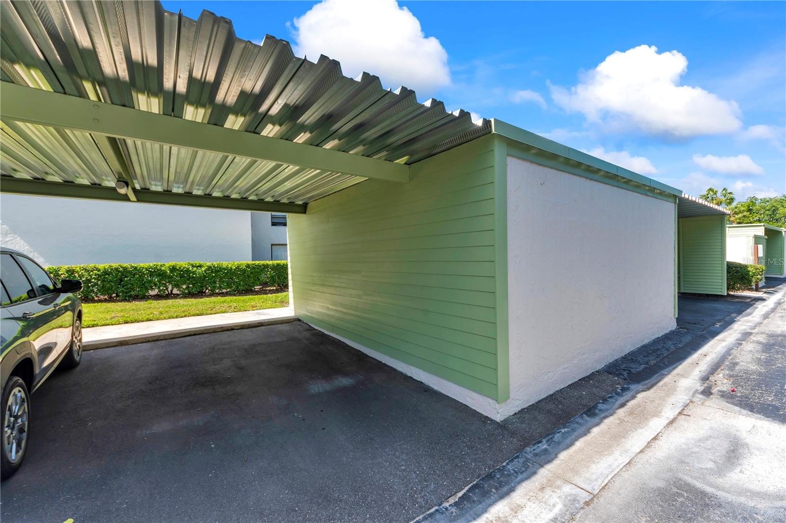 CARROLLWOOD VILLAGE PINE LAKE - Residential