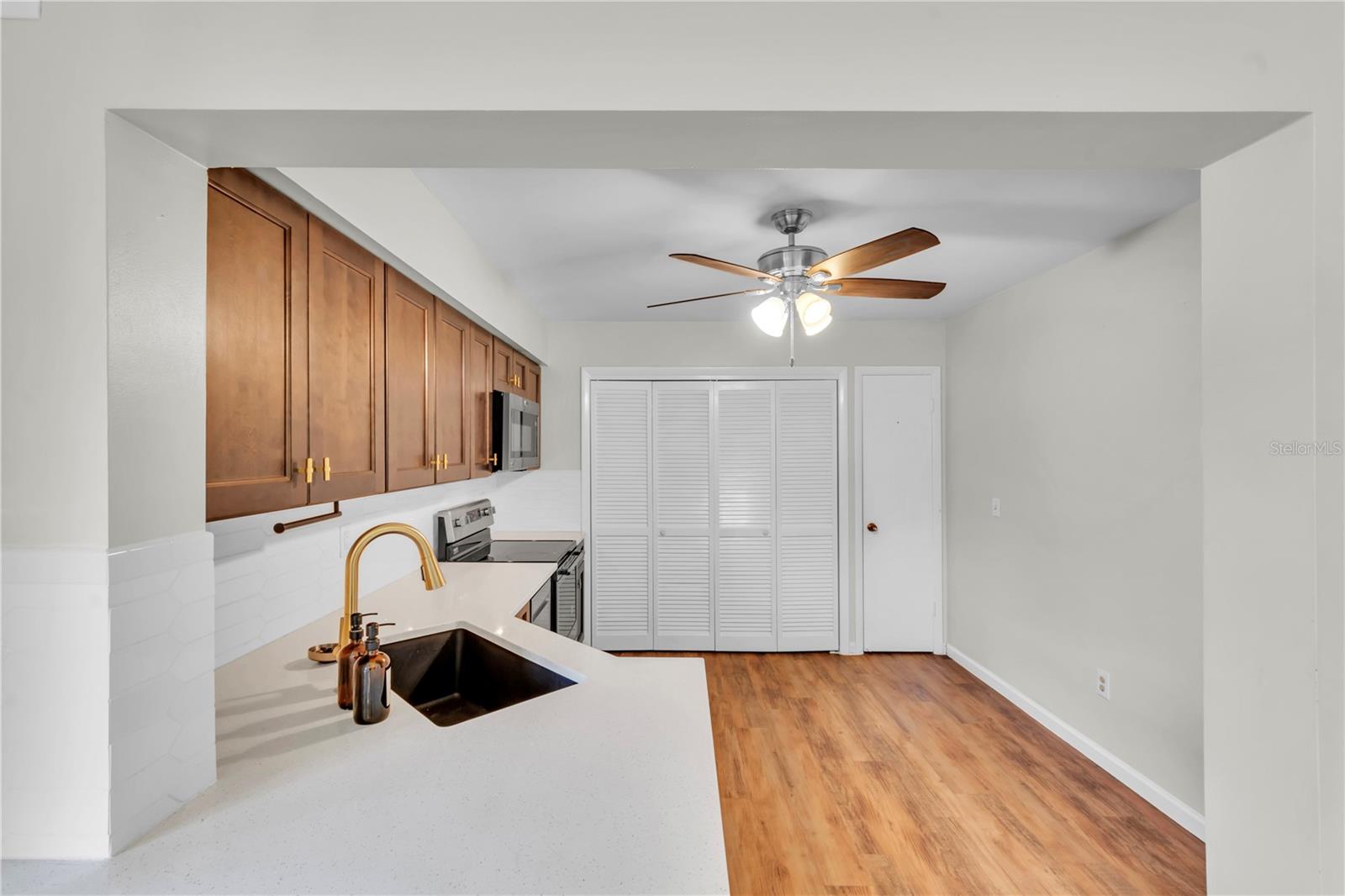 CARROLLWOOD VILLAGE PINE LAKE - Residential