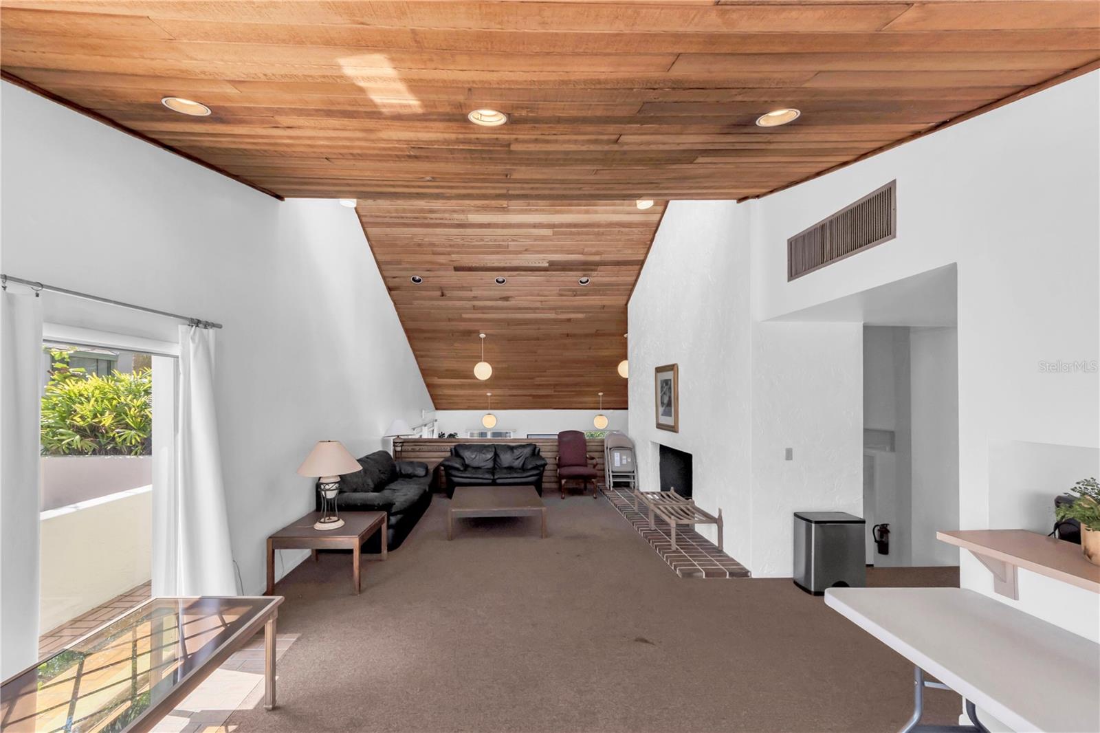 CARROLLWOOD VILLAGE PINE LAKE - Residential