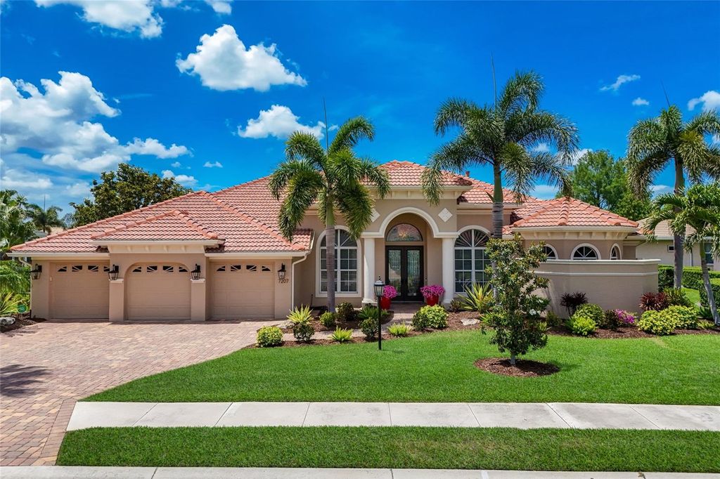 Photo of 7207 Ashland Glen, Lakewood Ranch, FL 34202 (MLS # A4691813)