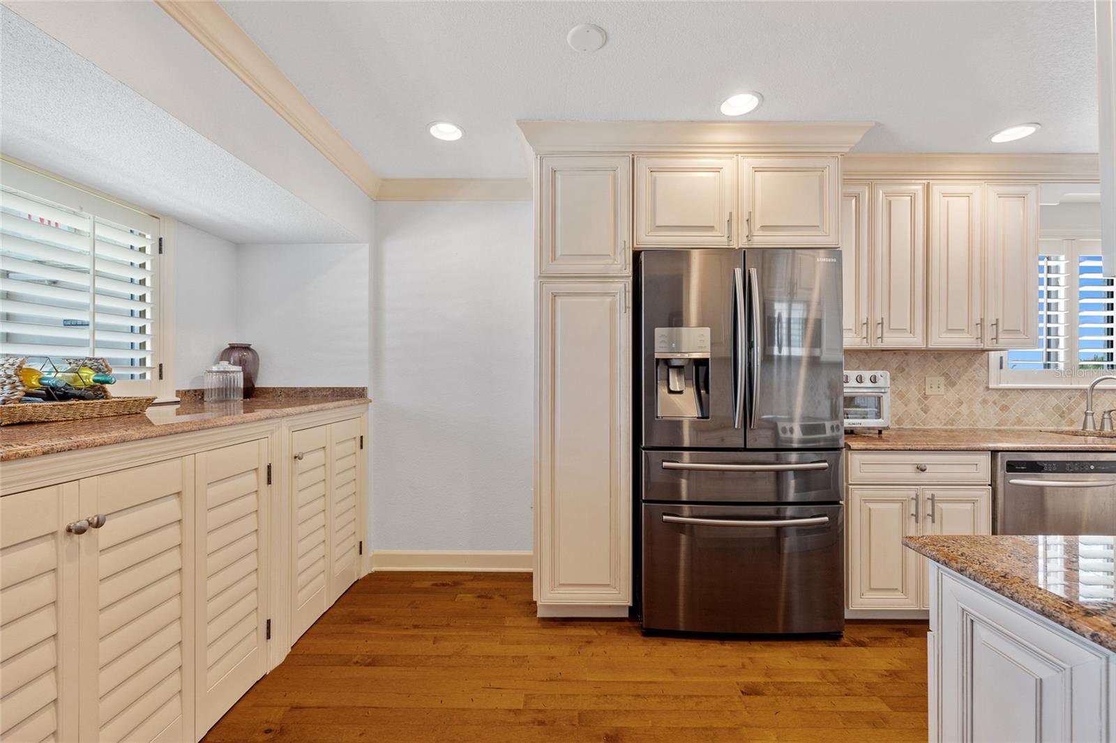 53 W BAY HEIGHTS ROAD 307