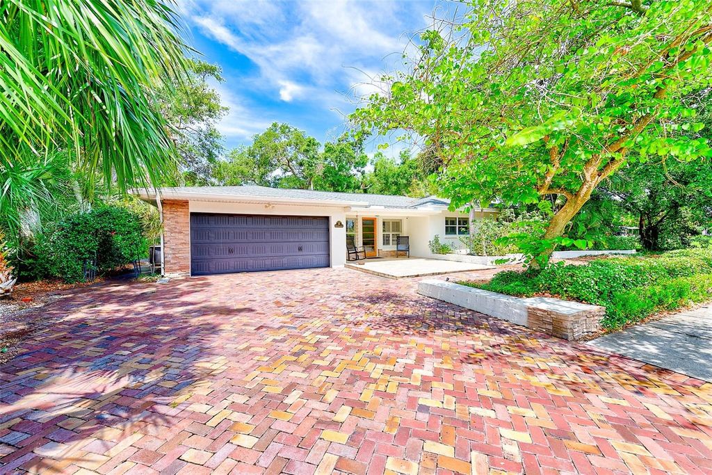 Photo of 1578 Druid Road S, Belleair, FL 33756 (MLS # TB8397269)