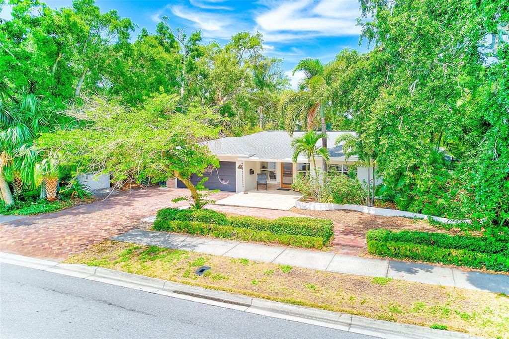 Photo of 1578 Druid Road S, Belleair, FL 33756 (MLS # TB8397269)