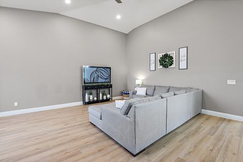 Tiny photo for 5035 NE 125th Loop, Oxford, FL 34484 (MLS # G5110388)