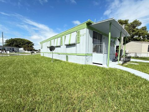 Photo of 8107 Charlin Pkwy, Orlando, FL 32822 (MLS # O6345856)