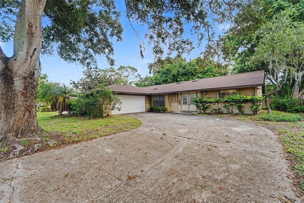 Photo of 2057 Brent Place, Palm Harbor, FL 34683 (MLS # O6332771)