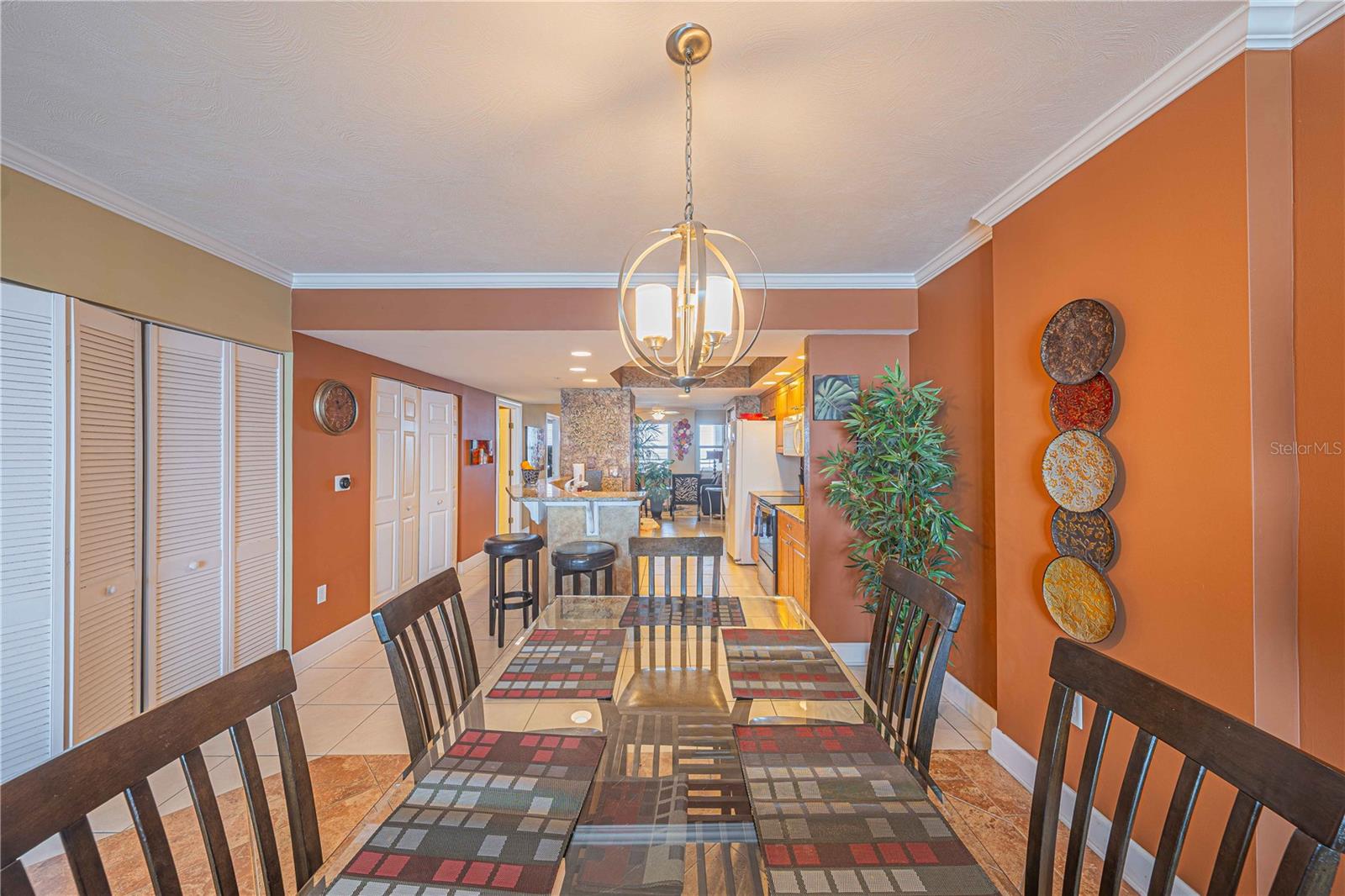 DIMUCCI TWIN TOWERS N & S - Residential