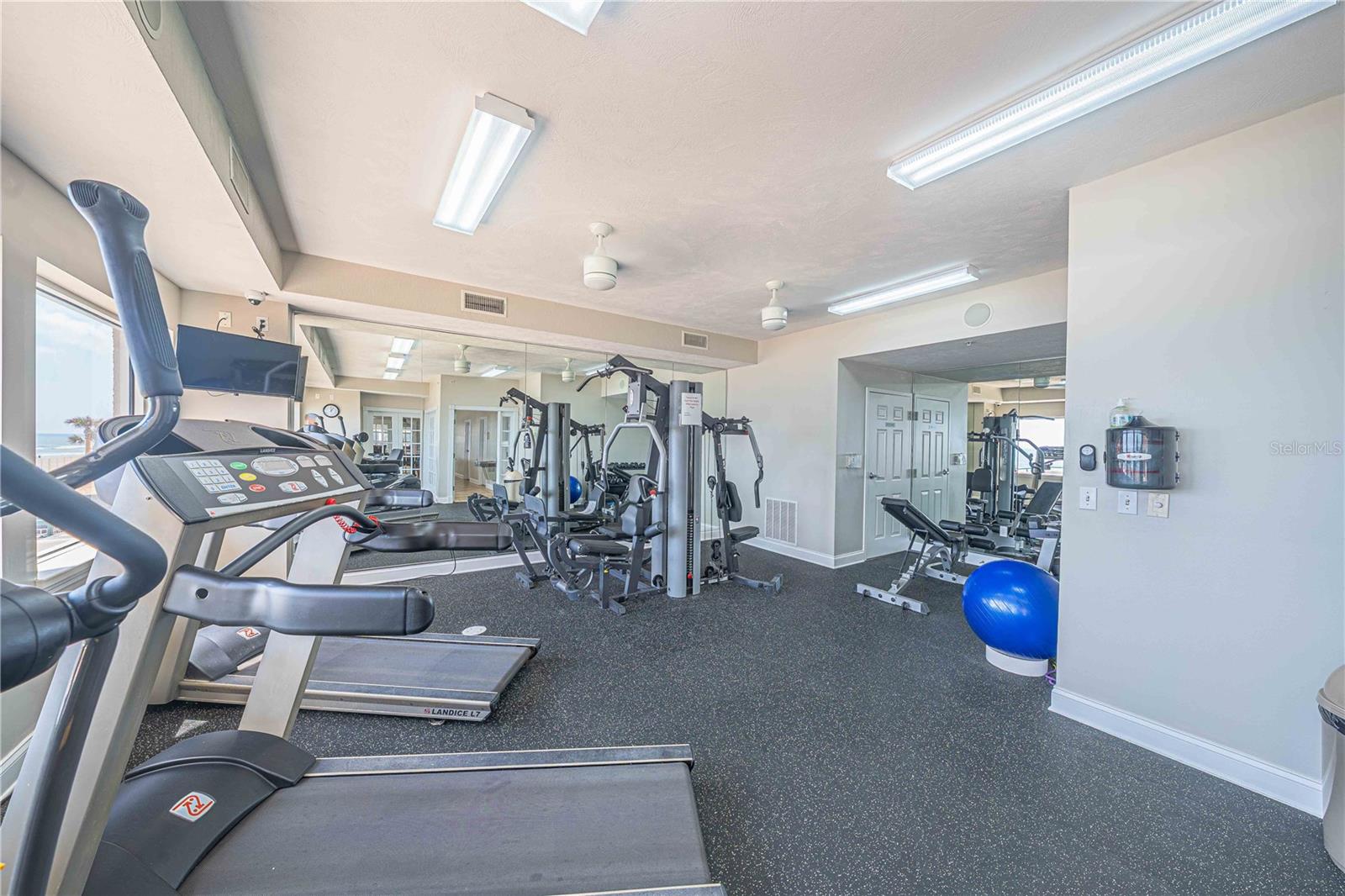 DIMUCCI TWIN TOWERS N & S - Residential