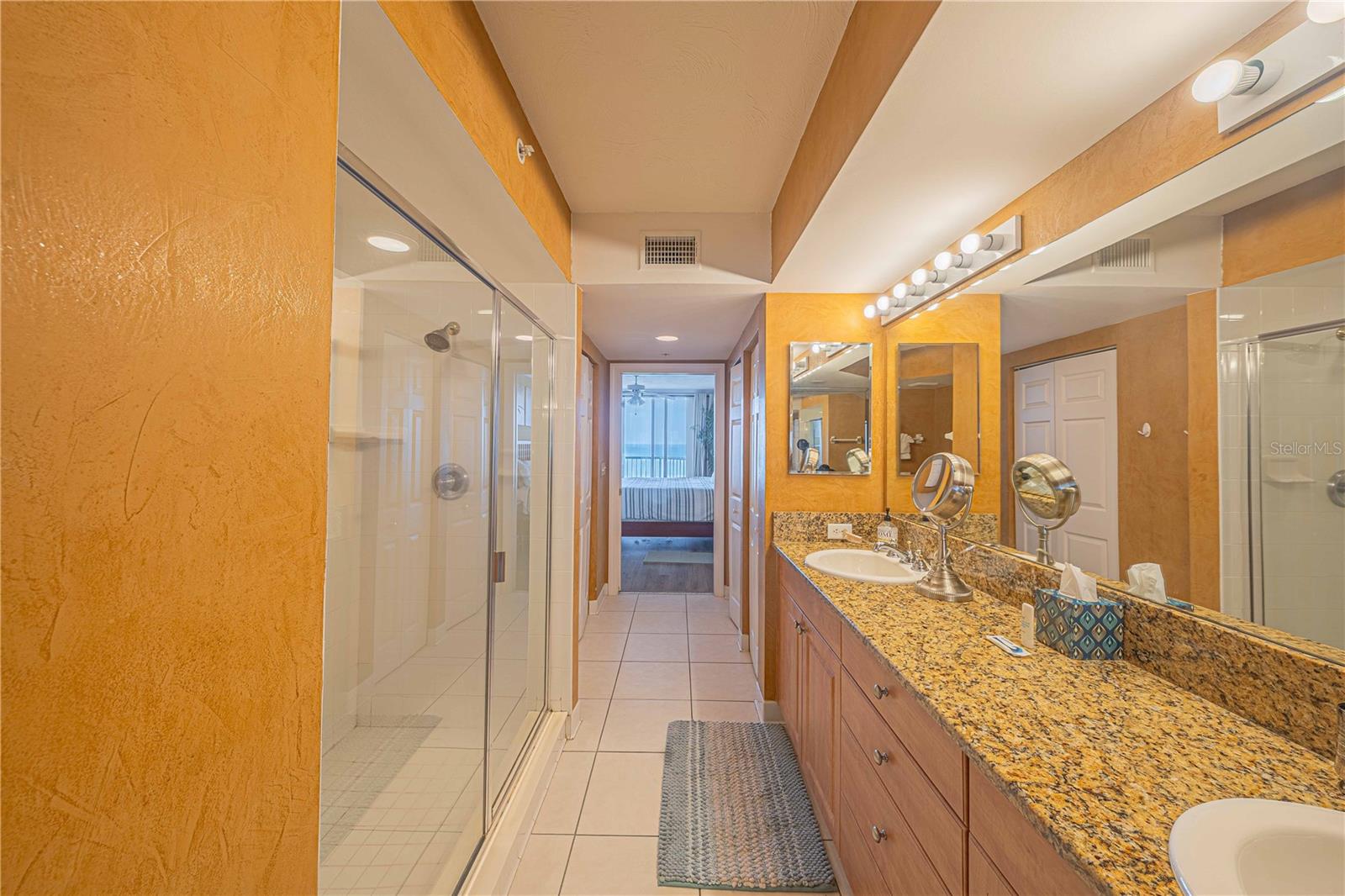 DIMUCCI TWIN TOWERS N & S - Residential