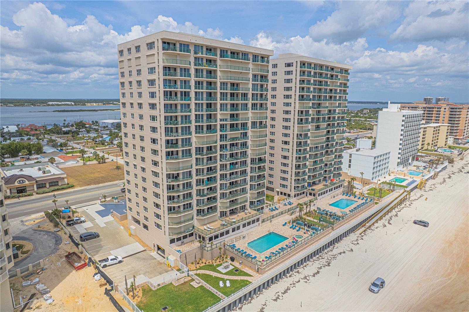 DIMUCCI TWIN TOWERS N & S - Residential